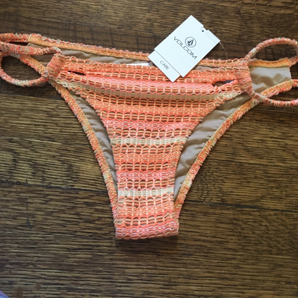 New with tags Volcom Cheeky Bikini Bottoms